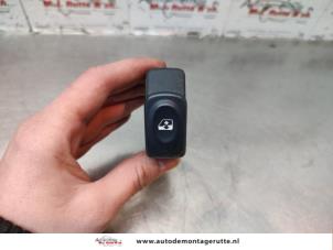 O107943 Gebruikte elektrisch raam schakelaar Renault Clio