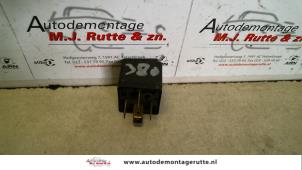 O105090 Gebruikte relais Mercedes 260SE-600SEL