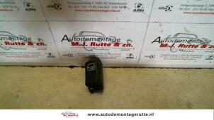 O90348 Gebruikte schakelaar centr. deurvergrendeling Mercedes Ponton