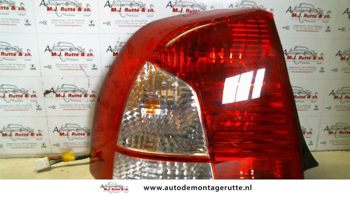 Gebruikte Achterlicht links Kia Shuma O93445