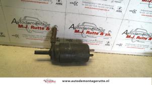 O115142 Gebruikte ruitensproeierpomp voor Mercedes 200 - 500