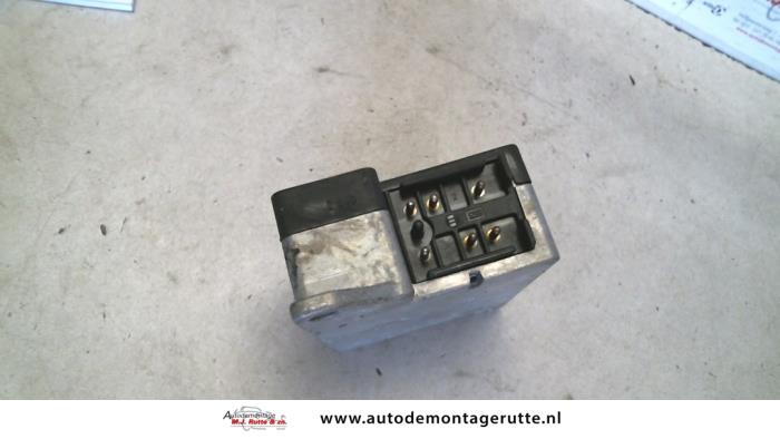 Module Airbag van een Mercedes 200 - 500 1986