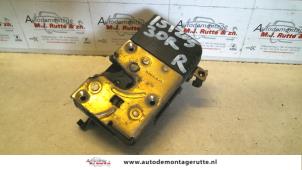 O82721 Gebruikte slotmechaniek portier 2deurs rechts Peugeot 206