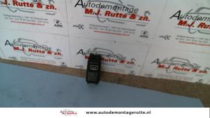 Gebruikte Verwarmingsschakelaar Achterruit Mercedes C-Klasse Prijs op aanvraag aangeboden door Autodemontage M.J. Rutte B.V.