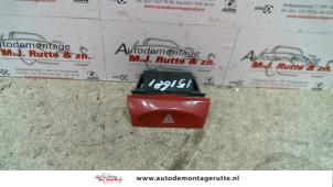 O104200 Gebruikte schakelaar paniekverlichting Fiat Stilo
