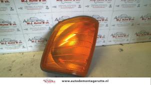 O75507 Gebruikte richtingaanwijzer links Mercedes 200 - 500