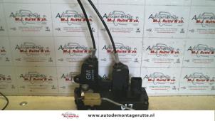 O83325 Gebruikte portierslot mechaniek 4deurs links-achter Opel Signum
