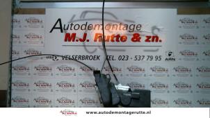 O83644 Gebruikte portierslot mechaniek 4deurs rechts-voor Mazda 6.