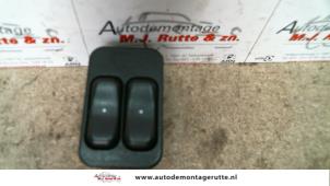 Gebruikte Ruit schakelaar elektrisch Opel Astra G (F08/48) 1.6 Prijs op aanvraag aangeboden door Autodemontage M.J. Rutte B.V.