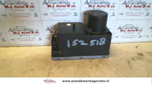 O110902 Gebruikte pomp elektrische deurvergrendeling Volkswagen Golf