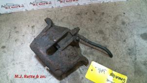 O111988 Gebruikte remklauw (tang) links-voor Opel Agila
