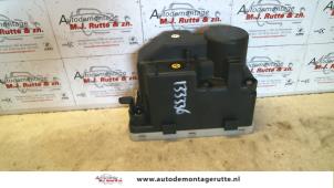 O110894 Gebruikte vacuumpomp elektrisch deurvergrendeling Mercedes 200 - 500