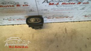 O106833 Gebruikte verwarmingsschakelaar achterruit Suzuki Alto