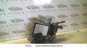 O122914 Gebruikte gasklephuis Nissan Micra