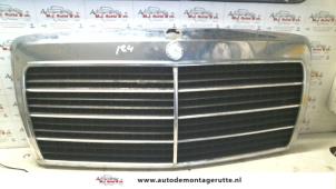 O71403 Gebruikte grille Mercedes 200 - 500