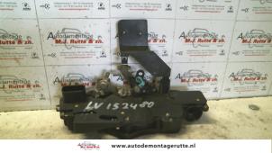 O82434 Gebruikte slotmechaniek portier 2deurs links Fiat Stilo