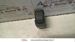 Gebruikte Ruit schakelaar elektrisch Alfa Romeo 145/146 Prijs op aanvraag aangeboden door Autodemontage M.J. Rutte B.V.