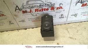 O107387 Gebruikte elektrisch raam schakelaar Fiat Punto