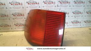 O92513 Gebruikte achterlicht links Audi 100