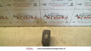O107967 Gebruikte ruit schakelaar elektrisch Renault Twingo