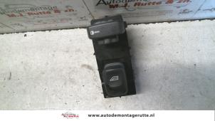 O108129 Gebruikte schakelaar elektrisch raam Volvo S40/V40