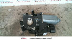 O89799 Gebruikte raammotor portier Audi A4