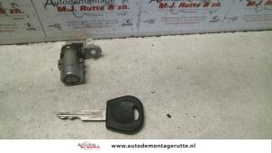O81591 Gebruikte cilinderslot portier links Daewoo Nubira