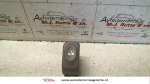 O107971 Gebruikte ruit schakelaar elektrisch Renault Twingo