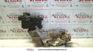 O82464 Gebruikte slotmechaniek portier 2deurs links Daewoo Matiz