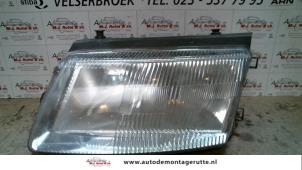 O72126 Gebruikte linker koplamp Volkswagen Passat