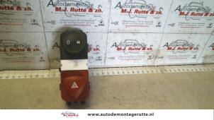 O104486 Gebruikte paniekverlichtings schakelaar Renault Scenic