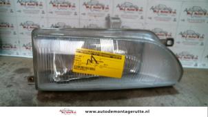 O74577 Gebruikte rechter koplamp Toyota Corolla