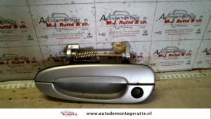 O80157 Gebruikte deurgreep 4deurs links-voor Mazda 626