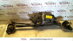 O118811 Gebruikte ruitenwismotor+mechaniek Hyundai Accent