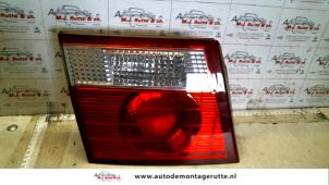 O93440 Gebruikte achterlicht links Kia Carens