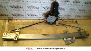 O78426 Gebruikte ruitmechaniek 4deurs links-voor Mitsubishi Space Runner