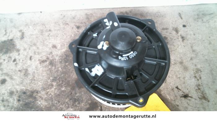 Kachel Ventilatiemotor van een Kia Rio (DC12) 1.5 16V 2002