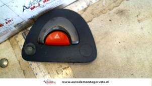 O104405 Gebruikte schakelaar paniekverlichting Smart Fortwo