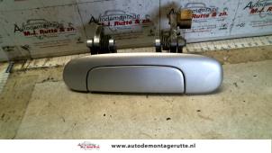 O89371 Gebruikte deurgreep 4deurs links-achter Mazda Premacy