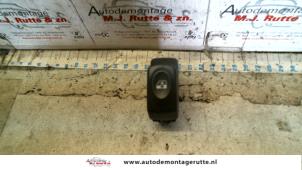 O107931 Gebruikte raam schakelaar elektrisch Renault Scenic