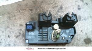 O83580 Gebruikte slotmechaniek portier 4deurs rechts-voor Opel Agila