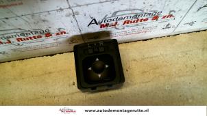 O106071 Gebruikte spiegel schakelaar Mitsubishi Space Runner