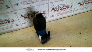 O115519 Gebruikte ruitensproeierpomp voor Renault Clio