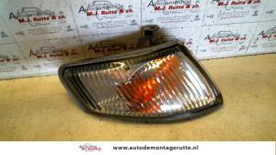 O76408 Gebruikte knipperlicht rechts Mazda 626