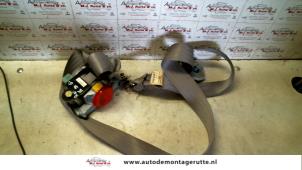 O110734 Gebruikte gordelspanner rechts Mazda Demio