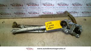 O77884 Gebruikte ruitmechaniek 2deurs links-voor Toyota Starlet