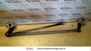 O118206 Gebruikte ruitenwis mechaniek Mazda 626