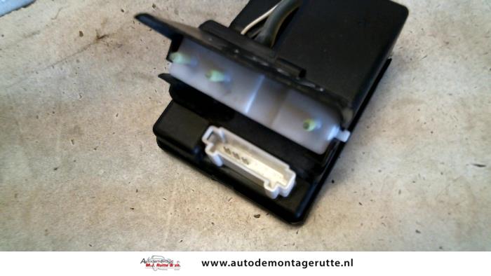 Deurvergrendeling Vacuumpomp Elektrisch van een Mercedes-Benz A (W168) 1.4 A-140 1997
