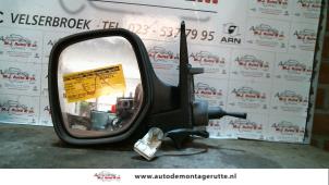 O85144 Gebruikte spiegel buiten links Citroen Berlingo