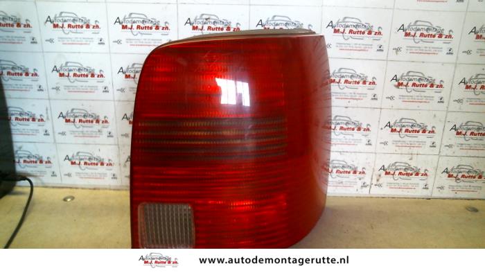 Gebruikte Achterlicht rechts Volkswagen Passat O94816